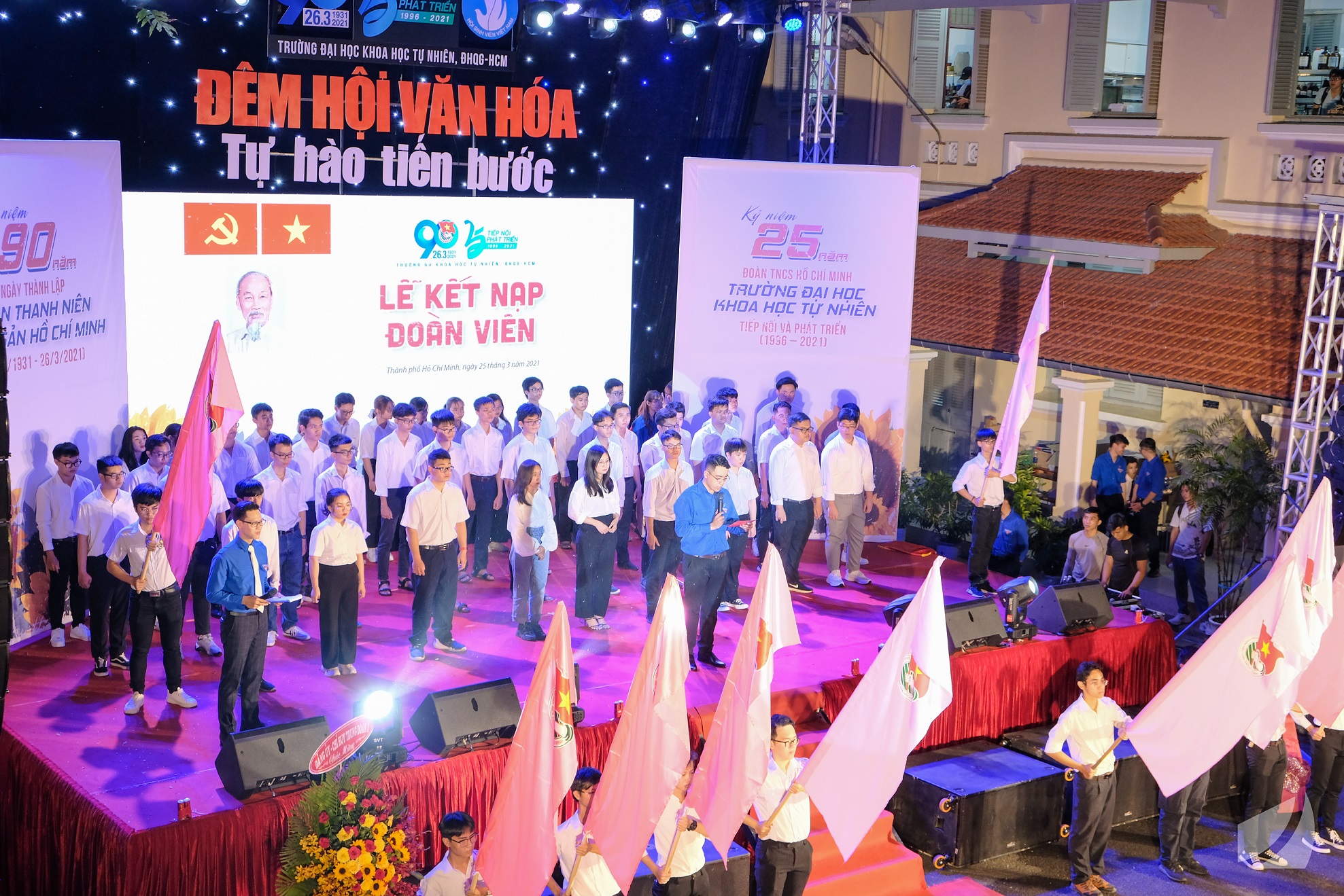Lễ kết nạp 90 thanh niên tiên tiến vào hàng ngũ Đoàn Thanh niên Hồ Chí Minh