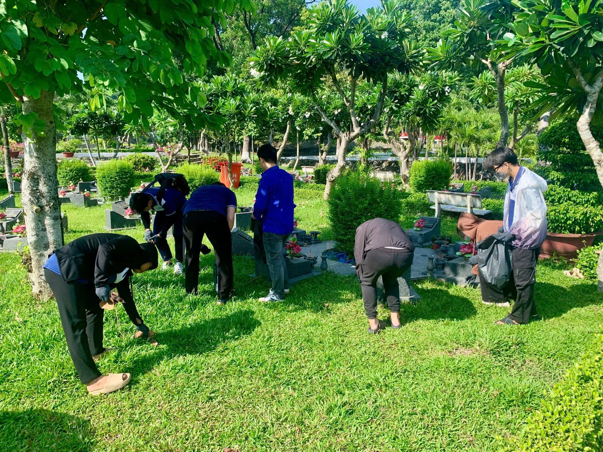 Đoàn Trường Chỉ Đạo Đoàn Khoa Khoa học và Công nghệ Vật liệu Tổ Chức Ngày Chủ Nhật Xanh 157 với Chủ Đề “Nhớ Về Cội Nguồn” "Ảnh 2"